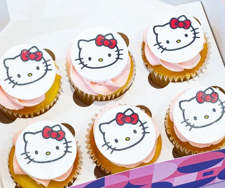 6 Hello Kitty Theme Cupcakes