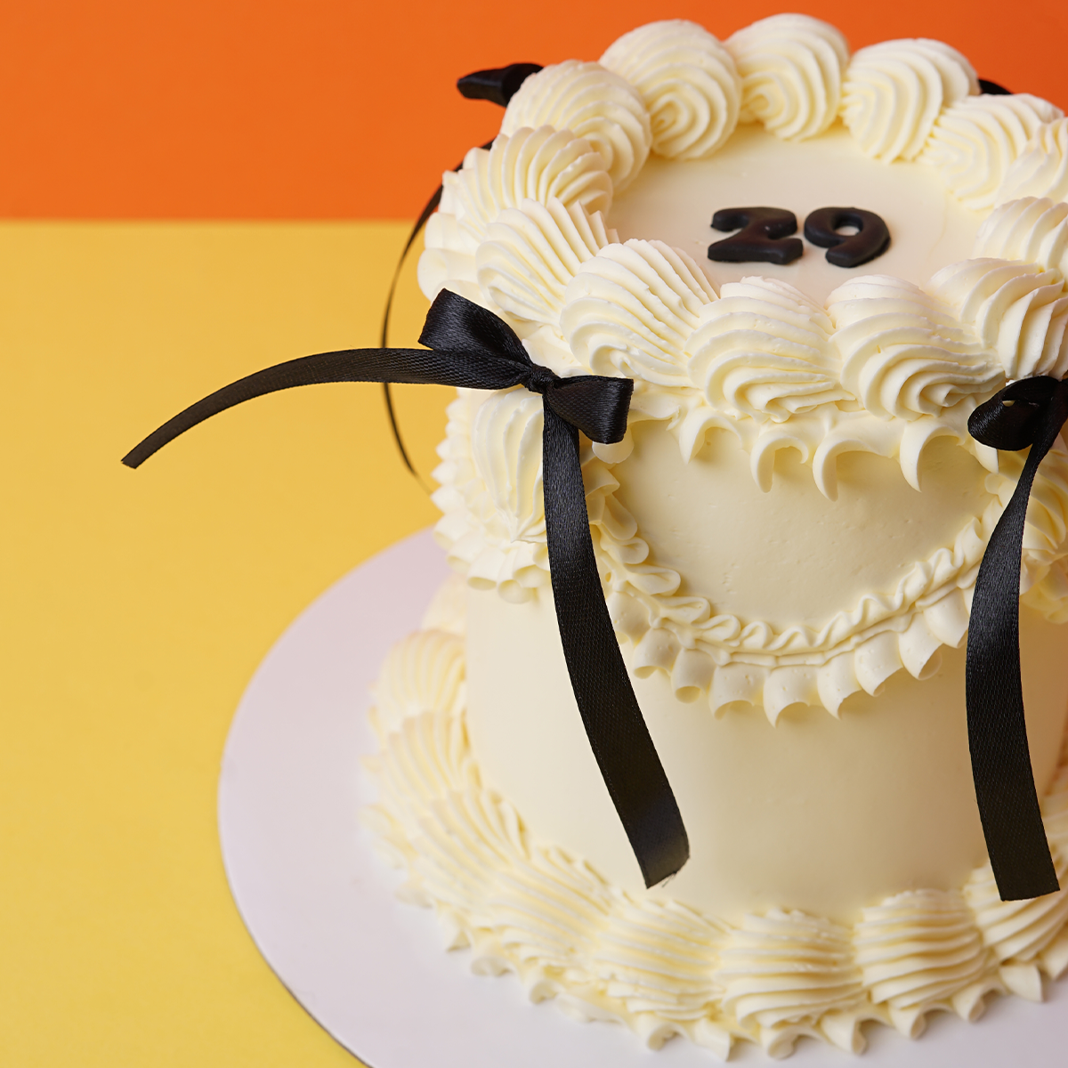 Vintage Retro Round Cake