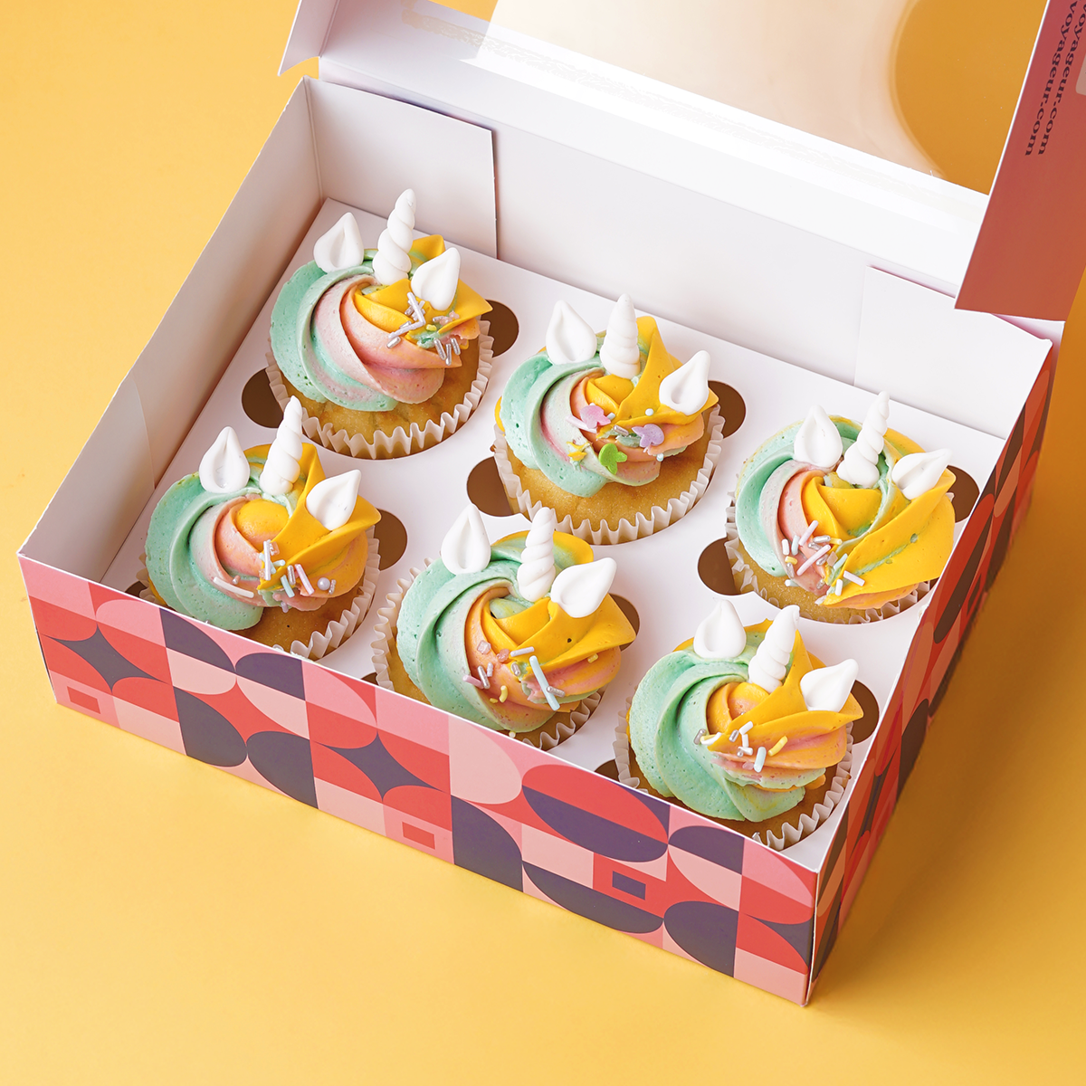 6 Unicorn Cupcakes